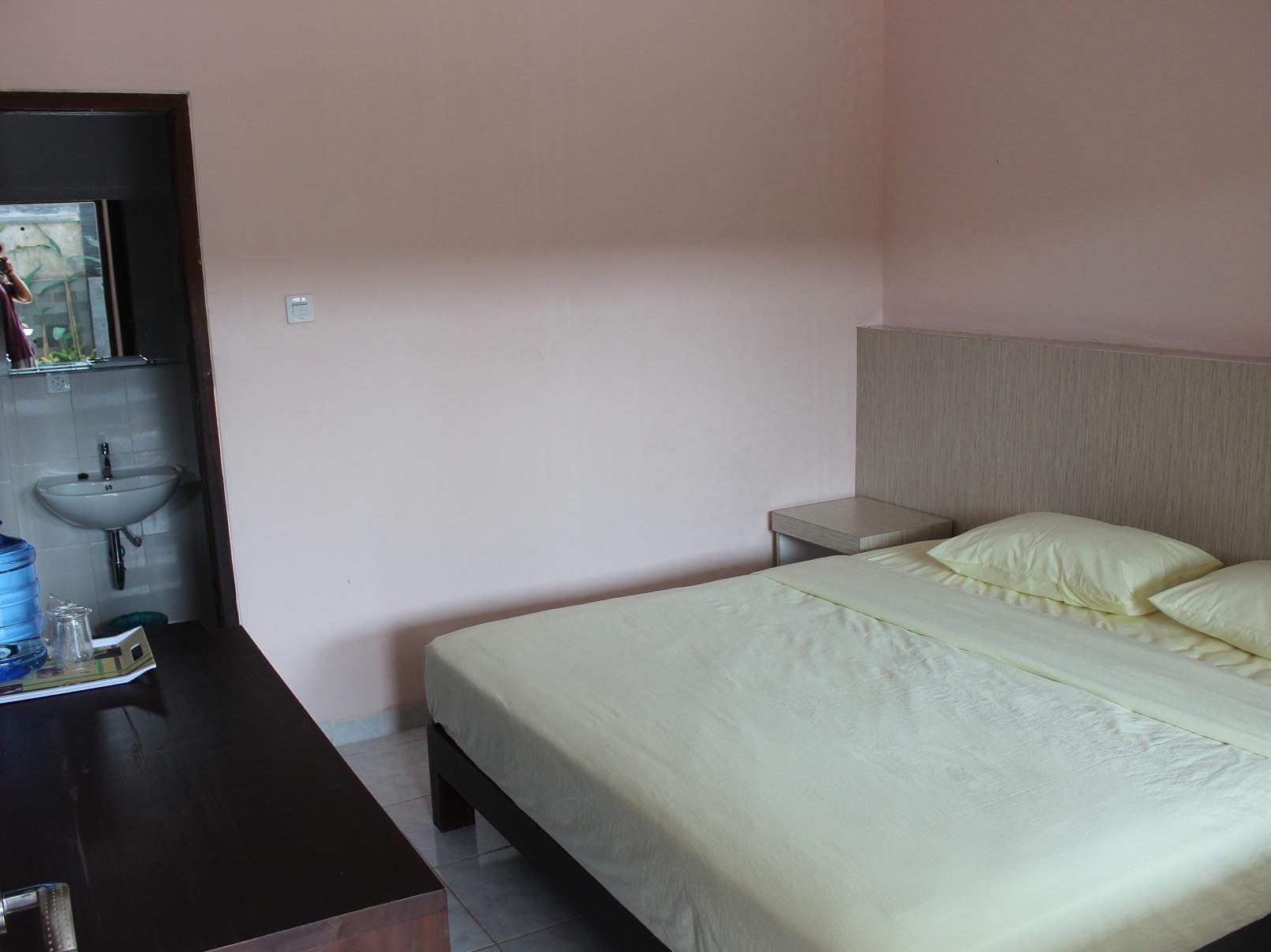 Holiday Beach Inn Pangandaran Kültér fotó